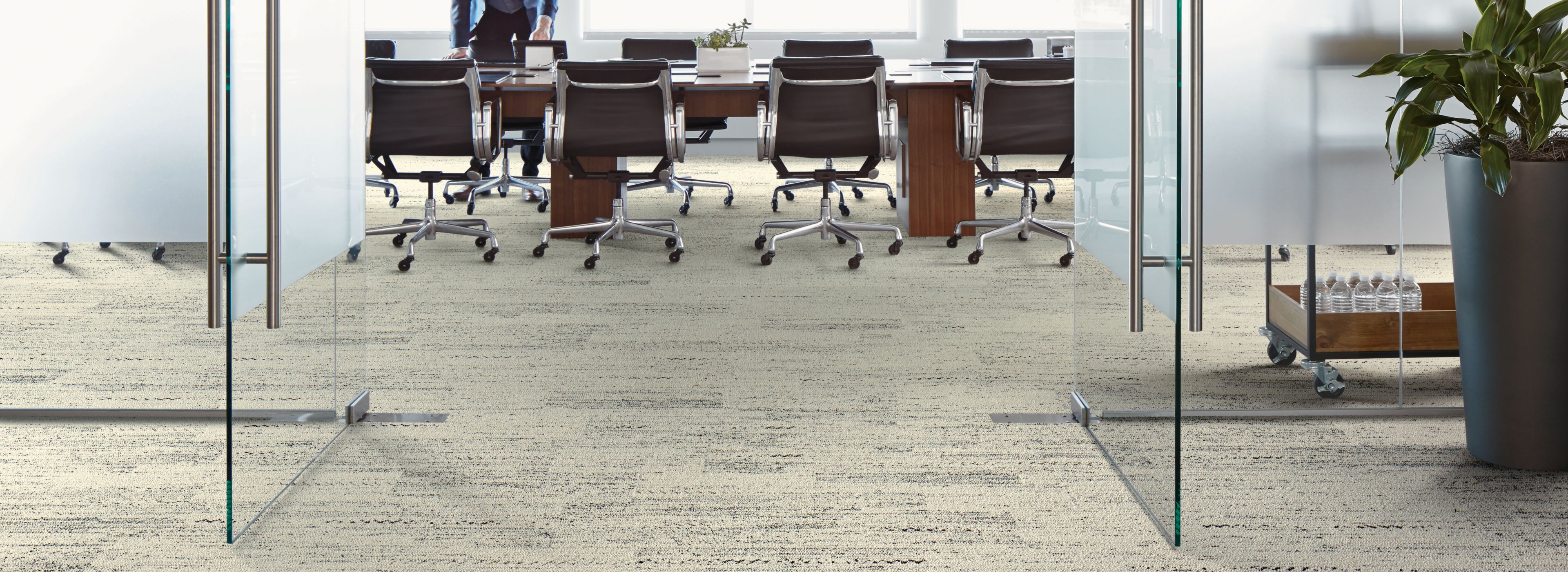 Interface Darning plank carpet tile in meeting area with man leaning over table image number 1